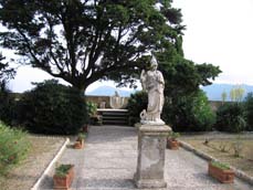 dans les jardins de la maison de Napoléon
