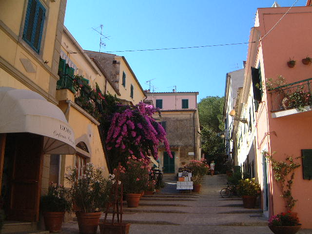 dans les ruelles de marina di Campo