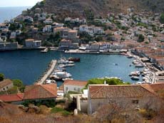 vue sur le port depuis le haut du village