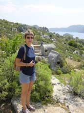 promenade vers Kalakoye au milieu des tombeaux
