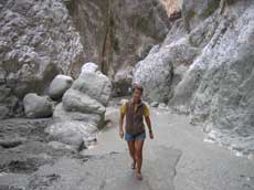 Nat remonte dans la boue les gorges de Saklikente