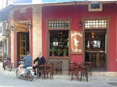 un bar grecque pour y déguster un Ouzo