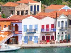 les maisons qui bordent le port