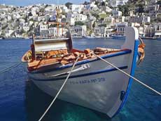 barque de pêche dans Symi