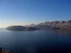 au loin l'île de Kalymnos