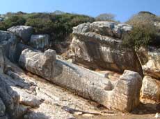 la statue inachevée du Kouros