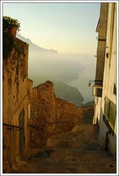 à travers les ruelles