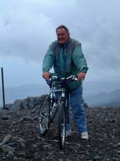 en haut de l'Etna à VTT