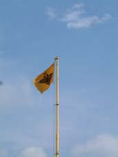 l'aigle sur fond jaune, drapeau des moines